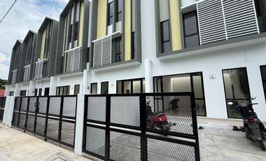 FreePPN Ruko 3 Lantai Lokasi Emas di Prima Harapan Regency, Selangkah dari Summarecon Bekasi