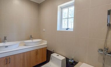 2 Storey House and Lot for Sale in Promenade, Sta.Rosa Laguna