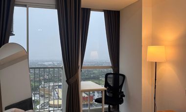 DISEWAKAN APARTEMEN SAMPING BINUS DAN UBM ALAM SUTERA FURNISHED