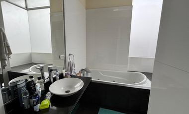 VENDO LINDA CASA EN CONDOMINIO DE 6 CASAS CERCA A REYNALDO VIVANCO Y PRECURSORES