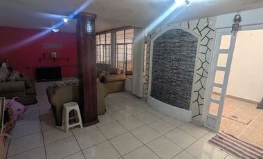 AMPLIA CASA CON 5 RECAMARAS CERCA DEL METRO CD AZTECA