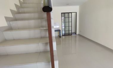 Rumah Green Lake City Minat Disewakan 4x12 Cluster East Asia Dengan 2 Kamar Tidur 2 Lantai Bangunan Dijamin Harga Termurah