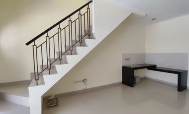 Rumah Green Lake City Minat Disewakan 4x12 Cluster East Asia Dengan 2 Kamar Tidur 2 Lantai Bangunan Dijamin Harga Termurah