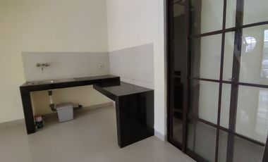 Rumah Green Lake City Minat Disewakan 4x12 Cluster East Asia Dengan 2 Kamar Tidur 2 Lantai Bangunan Dijamin Harga Termurah