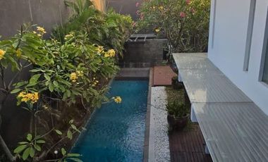 Semi Furnished Siap Huni Rumah di Perumahan Elite Graha Family Blok V