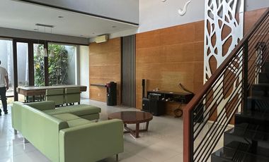 Semi Furnished Siap Huni Rumah di Perumahan Elite Graha Family Blok V