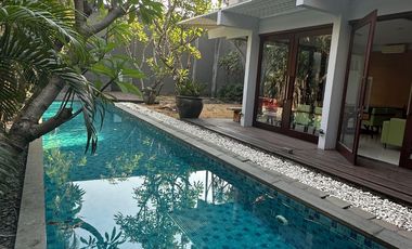 Semi Furnished Siap Huni Rumah di Perumahan Elite Graha Family Blok V