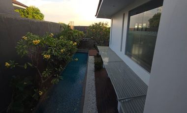 Semi Furnished Siap Huni Rumah di Perumahan Elite Graha Family Blok V