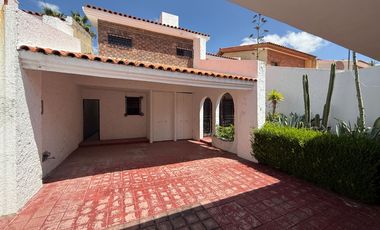 CASA EN VENTA CERCA DE COLOSIO Y ZARAGOZA IDEAL PARA CONSULTORIOS, OFICINAS, ETC.