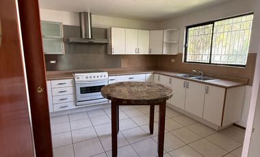 CASA EN VENTA CERCA DE COLOSIO Y ZARAGOZA IDEAL PARA CONSULTORIOS, OFICINAS, ETC.