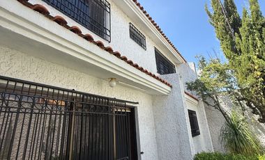 CASA EN VENTA CERCA DE COLOSIO Y ZARAGOZA IDEAL PARA CONSULTORIOS, OFICINAS, ETC.