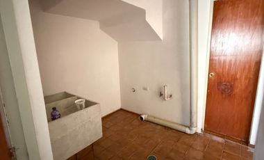 CASA EN VENTA CERCA DE COLOSIO Y ZARAGOZA IDEAL PARA CONSULTORIOS, OFICINAS, ETC.