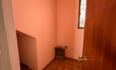 CASA EN VENTA CERCA DE COLOSIO Y ZARAGOZA IDEAL PARA CONSULTORIOS, OFICINAS, ETC.