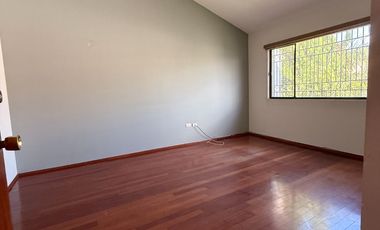 CASA EN VENTA CERCA DE COLOSIO Y ZARAGOZA IDEAL PARA CONSULTORIOS, OFICINAS, ETC.