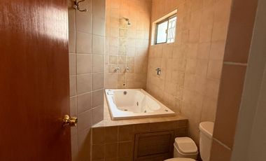 CASA EN VENTA CERCA DE COLOSIO Y ZARAGOZA IDEAL PARA CONSULTORIOS, OFICINAS, ETC.