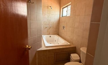 CASA EN VENTA CERCA DE COLOSIO Y ZARAGOZA IDEAL PARA CONSULTORIOS, OFICINAS, ETC.