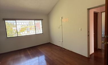 CASA EN VENTA CERCA DE COLOSIO Y ZARAGOZA IDEAL PARA CONSULTORIOS, OFICINAS, ETC.