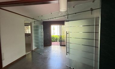 CASA EN VENTA CERCA DE COLOSIO Y ZARAGOZA IDEAL PARA CONSULTORIOS, OFICINAS, ETC.