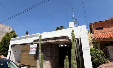 CASA EN VENTA CERCA DE COLOSIO Y ZARAGOZA IDEAL PARA CONSULTORIOS, OFICINAS, ETC.