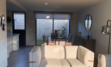 CASA EN SAN MATEO, ZONA ESMERALDA, MODERNA