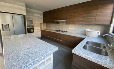 CASA EN SAN MATEO, ZONA ESMERALDA, MODERNA