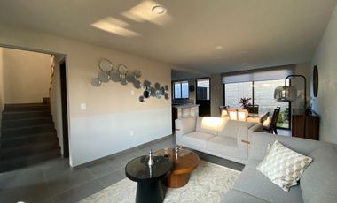 CASA EN SAN MATEO, ZONA ESMERALDA, MODERNA