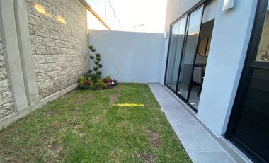 CASA EN SAN MATEO, ZONA ESMERALDA, MODERNA