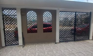 Venta de Casa remodelada de 2 pisos + terraza en ciudadela  Las Orquideas norte de Guayaquil