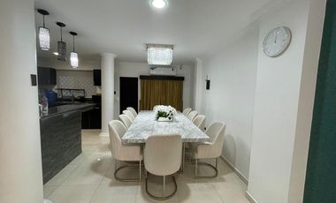 Venta de Casa remodelada de 2 pisos + terraza en ciudadela  Las Orquideas norte de Guayaquil