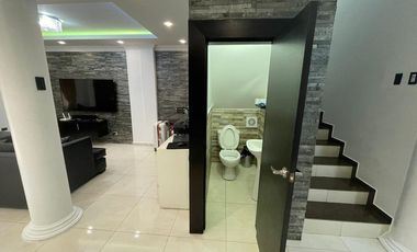 Venta de Casa remodelada de 2 pisos + terraza en ciudadela  Las Orquideas norte de Guayaquil