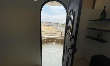 Venta de Casa remodelada de 2 pisos + terraza en ciudadela  Las Orquideas norte de Guayaquil
