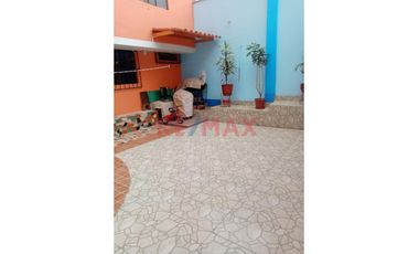 Oportunidad con 30 mil dólares de inicial + banco. Venta linda Casa con 7 Dptos En San Juan De Miraflores – Ideal Para Vivienda O Inversión.
