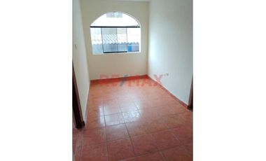Oportunidad con 30 mil dólares de inicial + banco. Venta linda Casa con 7 Dptos En San Juan De Miraflores – Ideal Para Vivienda O Inversión.
