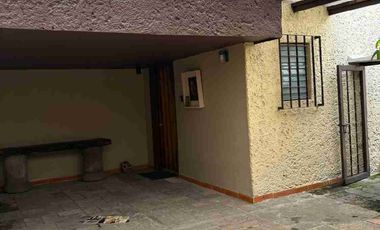 Amplia casa sola en calle Santa Clara, San Cristobal.