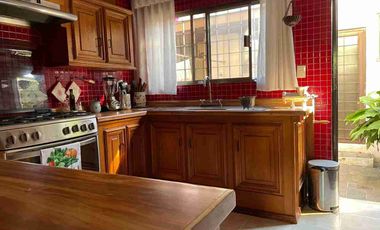 Amplia casa sola en calle Santa Clara, San Cristobal.