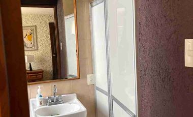 Amplia casa sola en calle Santa Clara, San Cristobal.