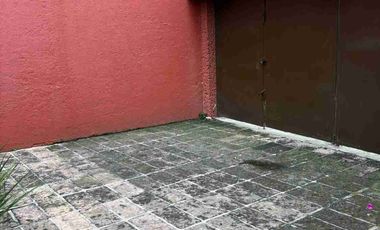 Amplia casa sola en calle Santa Clara, San Cristobal.