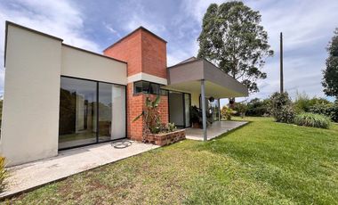 SE ARRIENDA CASA CAMPESTRE EN PEREIRA VIA ARMENIA