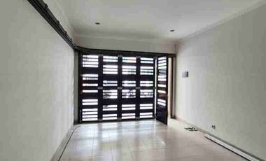 Disewakan Rumah Luas Di Area Premium Kebayoran Bintaro Jaya Sektor 7 Tangsel
