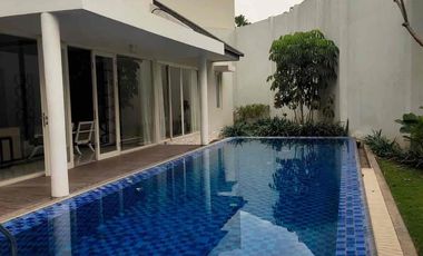 Sewa Rumah Graha Famili Furnished Swimming Pool