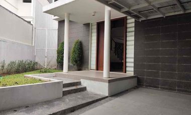 Sewa Rumah Graha Famili Furnished Swimming Pool