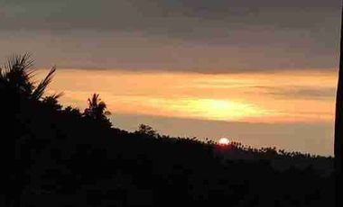 tanah dengan pemandangan laut dan sunset di pemenang dekat pelabuhan bangsal