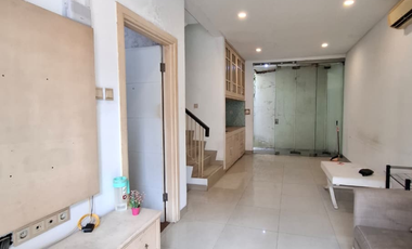 Turun Harga! Rumah Golf Lake Pine Hills 2 Lantai, Full Fasilitas, Dekat Bandara!