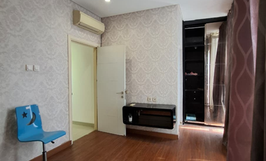 Turun Harga! Rumah Golf Lake Pine Hills 2 Lantai, Full Fasilitas, Dekat Bandara!