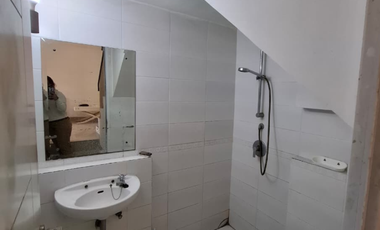 Turun Harga! Rumah Golf Lake Pine Hills 2 Lantai, Full Fasilitas, Dekat Bandara!