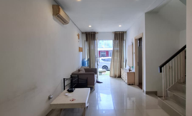 Turun Harga! Rumah Golf Lake Pine Hills 2 Lantai, Full Fasilitas, Dekat Bandara!