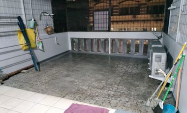 Ruko Strategis 3 Lantai Cengkareng Barat 4x24 SHM Semi Furnished  Dijual ruko siap pakai di cengkareng Unit rapi, lokasi strategis, 3 menit ke SPBU Pe