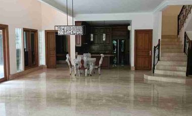 SPACIOUS 5BR HOUSE WITH GARDEN AND
SWIMMING POOL SOUTH JAKARTA