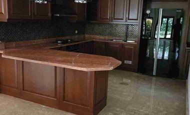 SPACIOUS 5BR HOUSE WITH GARDEN AND
SWIMMING POOL SOUTH JAKARTA