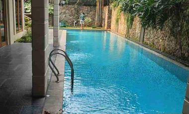 SPACIOUS 5BR HOUSE WITH GARDEN AND
SWIMMING POOL SOUTH JAKARTA